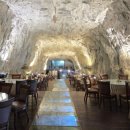 동굴식당 이미지