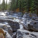 캐나다 앨버타주 재스퍼 국립공원(Jasper National Park) 말린 캐년(Maligne Canyon) 이미지