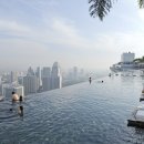 싱가폴 마리나베어센스 호텔의하늘수영장 이미지