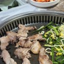 신천뒷고기 - 수성구 들안로 376-3 | [대구뒷고기] 수제 장아찌와 쫄깃한 뒷고기의 환상 조합, 김해부추와 뒷고기 노포감성 후기