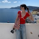 빨간 옷을 입고 이미지