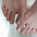 🌼 스마일 플라워 발톱네일 💚 싱그러움 가득한 여름 패디 디자인