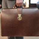 가죽 브리프 케이스 만들기 이미지