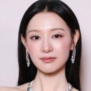 모텔 보그 | "뼈말라" 김지원, 밀라노 튜브톱 드레스 해외 반응?