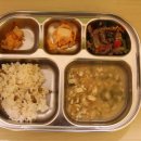 7월26일-녹두밥,배추김치,실파유부국,쇠고기피망볶음,단무지채무침 이미지