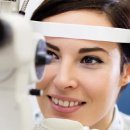 태양 안경. 콘택트 렌즈아이 이미지