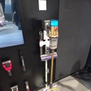 (신규/ 야간)연필 인물화 | 2025 다이슨 매장 방문 후기! 청소기 모델별 비교 &amp; 신상 다이슨 펜슬백 플러피 상세 리뷰