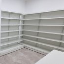 첨단약국 | [시공후기] 광주 첨단 백약국 곤도라 진열대 설치｜백보드 마감으로 완성한 깔끔한 약국 진열 공간
