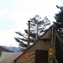 폭포가 있는 캠핑장 이미지