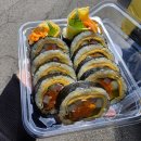 집 앞에 김밥집 생겼는데 내용물이 부실하면 안될 가격임 이미지