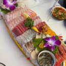 여름에 어울리는 투명 가죽백 이미지