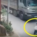 교통단속 걸렸다고…달리는 트럭 앞에 경찰 밀친 베트남인 이미지