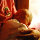 엄마품안 이미지