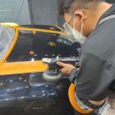 세차하는 남자 이미지