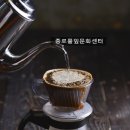 핸드드립 커피와 라떼아트 이미지