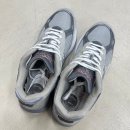 현대 I 세탁 | [고양시]뉴발란스 990v3 그레이 세탁 후기: 깐풍기 소스 얼룩 제거와 디테일 서비스까지!