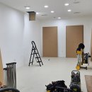 이지피티스튜디오 | 목수 팀프레임] 용산 피티샵 인테리어: 가성비 히든도어, 남녀 탈의실 및 맞춤 헬스장 수납장 시공 후기