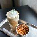 라뽈리스 | 푸릇한 식물과 함께하는 로스터리 카페 [오녹] 울산 태화동 카페