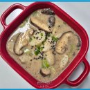 고소하고 구수한 맛이 좋은 걸쭉한 표고버섯 들깨 토란탕 이미지