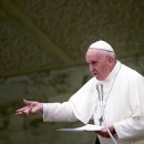 19/08/15 Assumption feast invites people to look to heaven with hope, pope says - He also expressed his concern and prayers for those affected by mons 이미지