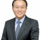 보름달에 꽃비 내리는 정다운 골목 스토리 이미지