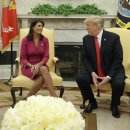 Nikki Haley resigns as Trump ambassador to U.N., catches officials off guard 이미지