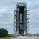 ULA는 1월 8일 데뷔 발사를 앞두고 처음으로 Vulcan 로켓을 쌓았습니다. 이미지