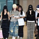슬림핏휘트니스(259) | 카리나 엑스톤즈 버뮤다 데님 팬츠 XP259 선샤인 와이드 + 썬번프로젝트 셔츠 젠지 공항 데일리룩 알림!