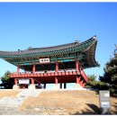 영월공원의 영월루(迎月樓)와 그리스군 참전기념비