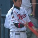 KBO 현역 의장대 출신 선수의 배트 돌리기 클라스.gif 이미지