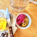 구석탱이까페 | 서울역 만리재길 맛집 '콤바크' 분위기 좋은 브런치 카페 솔직 후기 (뇨끼, 프렌치토스트, 도쿄스테이크)