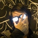 빛나는 안경 이미지