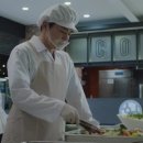 [슬기로운 의사생활] 율제병원 온지 한달만에 식당 이모님과 절친 먹은 간담췌 이익준 교수님.gif 이미지