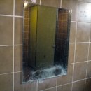 화장실 욕실 거울 물때 제거하는 법 이미지