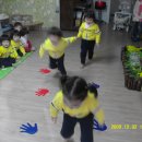 손발그림자-곰돌이 도장 놀이(두산해피어린이집) 이미지