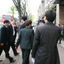 성남 찾은 김무성, 이번엔 시민단체 회원들에게 항의세례 이미지