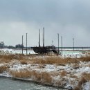 포구와 목선 이미지