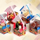 색동유치원 | 유치원·어린이집 명절 가정 전달용 - 폼폼 손잡이 색동 떡상자 출시