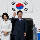 [포토타임] 李 대통령 이탈리아 국빈방문 마치고... G7 정상회의 출국﻿ 이미지