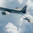 미 공군 KC-135 스트라토탱커 공중급유기의 최근 배치 및 훈련 이미지