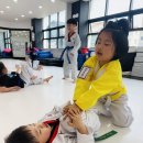 영평초등학교 병설유치원 | 제주아라동품태권도장)2인1조 운동으로 친구와 즐겁게 해내기!