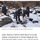 취수장 얼어붙자 혹한 속 삽 들고 계곡 얼음 깬 여성공무원 이미지