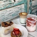 어바웃더씨 | 강남 디저트 맛집 썸띵어바웃 커피, 케이크가 맛있는 강남역카페 추천