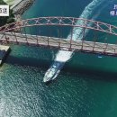 青い海 緑の島にひときわ映える赤い橋 長崎半島最南端 樺島大橋の景色を空から 이미지