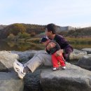 냇가에앉아서 이미지