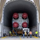 NASA는 아르테미스 2 코어 스테이지를 차량 조립 건물로 옮길 준비를 합니다. 이미지