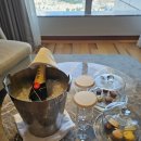 남서울사우나 | 시그니엘 서울 스위트룸 1박 300만원 태우는 호캉스 투어(프로포즈 ?!) 수영장 사우나 이용 후기