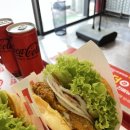 맘스터치 두류점 | 대구 두류 맛집, 왓더버거 두류점에서 통다리살 치킨버거와 스크램블 에그 폭탄 지못미 버거 먹고 온 후기