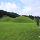 능산리 고분군 1호분 위 이미지