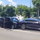 신호 대기 중 3중 추돌 사고 이미지